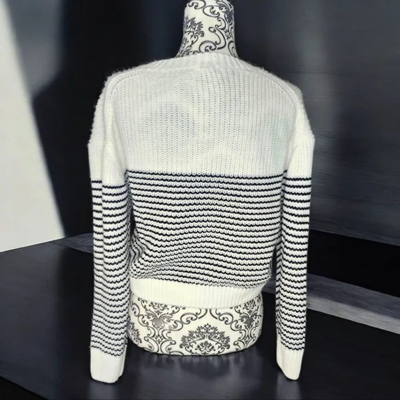 GARAGE White and Black Knit Sweater - Small - Picture 3 of 5